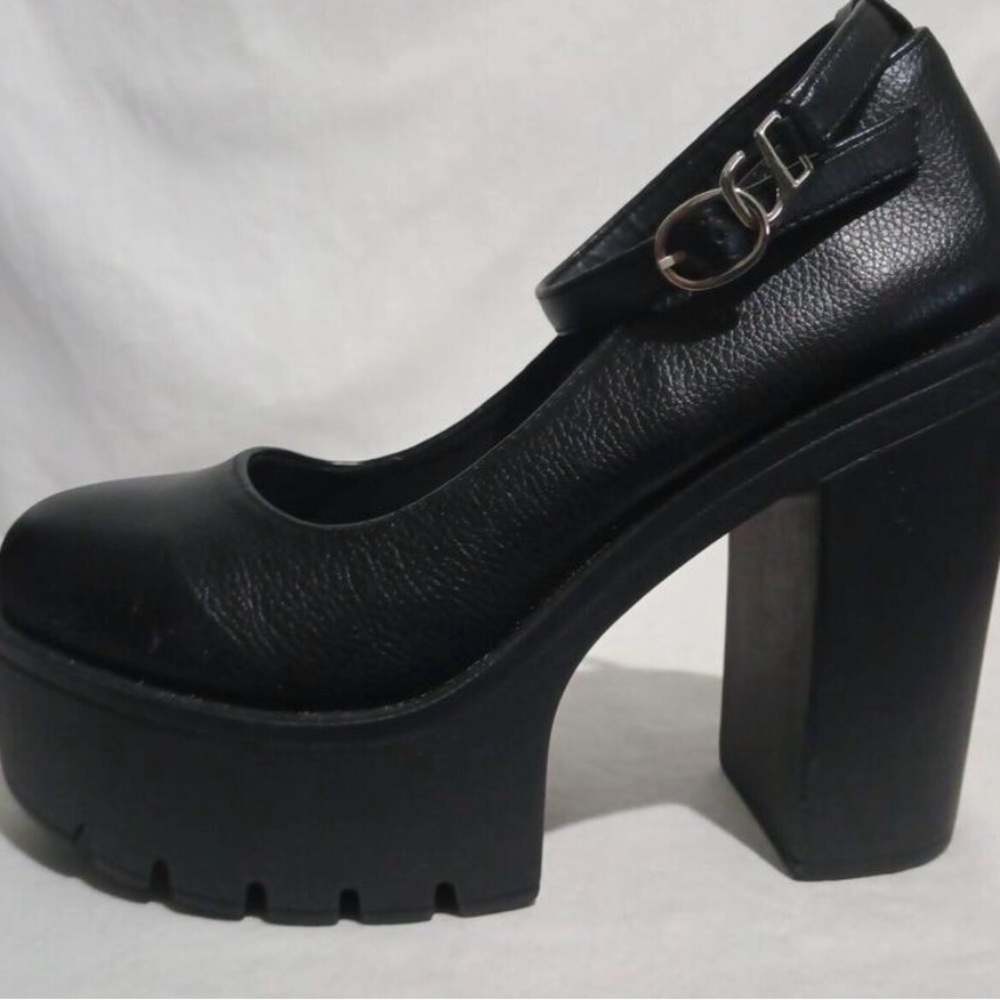 Black Ankle Strap Platform Block Heel Goth
Size 8.5